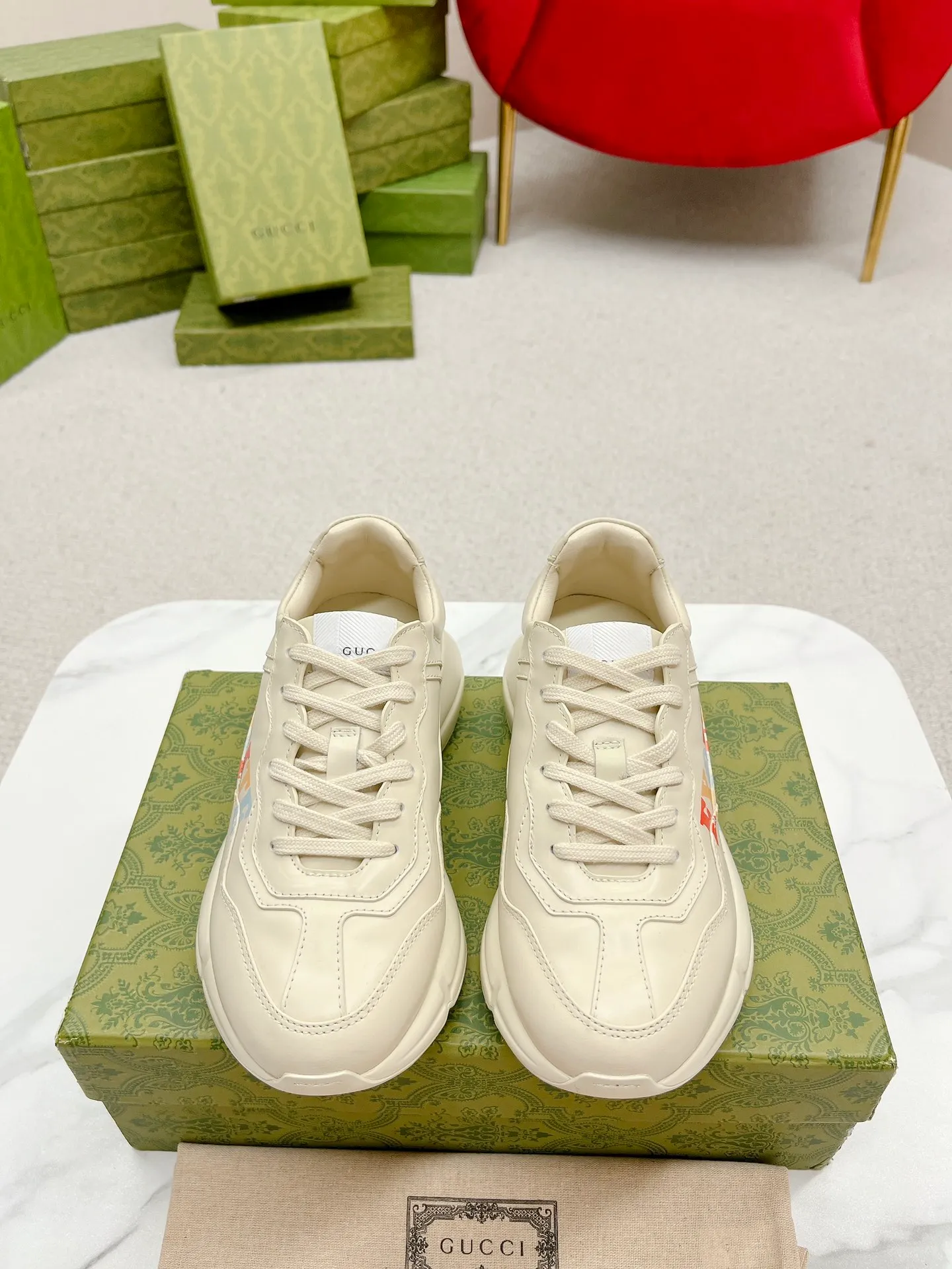 👟👟Ex-factory price 700👟👟 Men +10 Gucci’s top version of couple’s dad shoes series is new! 🖤 ⚠GG couple’s dad shoes have been very popular in recent years; new colors are updated constantly; new colors are updated, and our home and counters have new ones at the same time. This classic dad shoe is popular among celebrities and Internet celebrities. Anchors and others are sure to plant grass and call ❤ Classic fashion style, distressed leather surface, 5D drawing printing; mixed surface splicing colors, etc... Original customization (off-white eco-friendly cowhide, first layer of cowhide inside), original outsole... Shiny colorful drawings embellish the sides of the shoe body, old color rubbing, package production technology, 1:1 creation / only to make the best shoes. ⚠️ Comes with high-end full package at the counter. …………………………………………………… 👑❥∙Colour: Doraemon model/Mickey Mouse model/Lip model/Donald Duck model/Anchor model/Classic red and green striped logo model/NY letter model/Rainbow letter model/Red ebony cloth model/G letter pink cloth model/North Face joint model/Little Bear model/New blue color model/New orange color model 👑❥∙Size: Women’s model 35-40 Men's 39-44